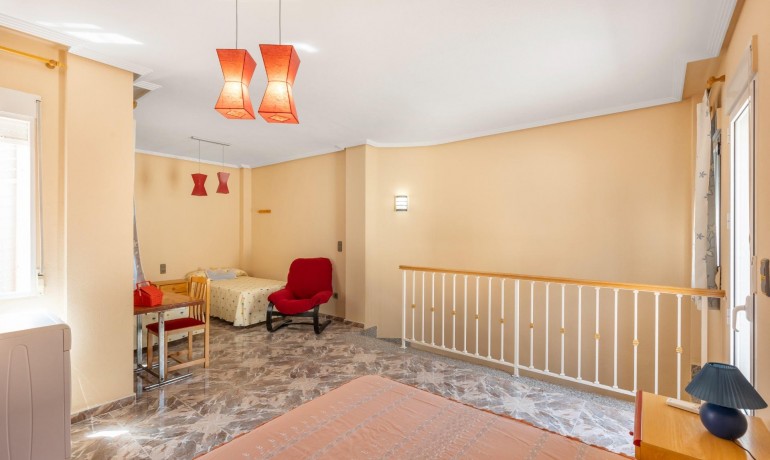 Venta - Apartamento / piso -
Los Alcázares - Centro