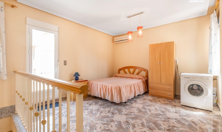 Venta - Apartamento / piso -
Los Alcázares - Centro