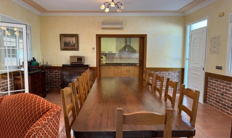 Venta - Casa -
Los Montesinos