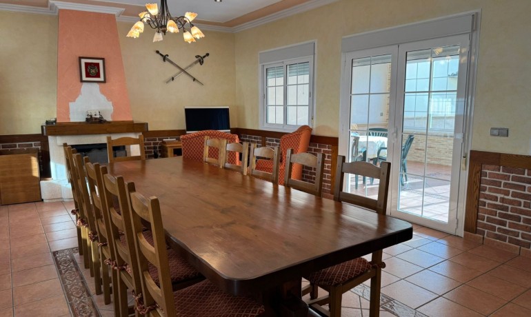 Venta - Casa -
Los Montesinos