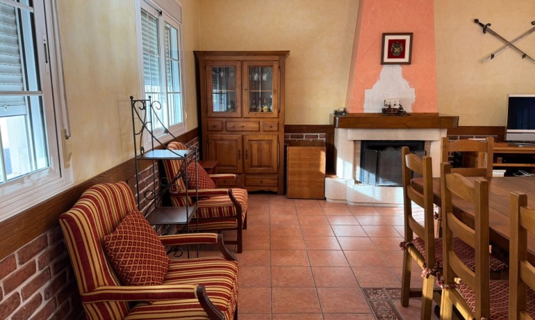 Venta - Casa -
Los Montesinos