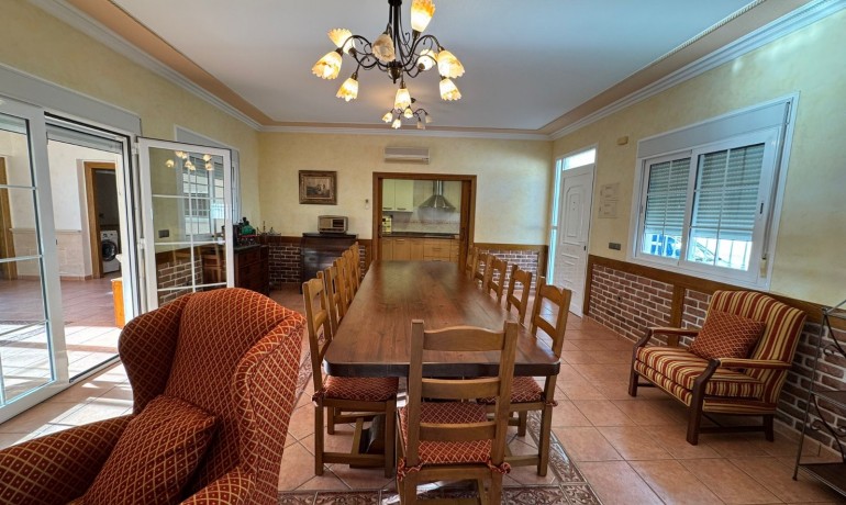 Venta - Casa -
Los Montesinos