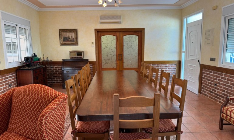 Venta - Casa -
Los Montesinos