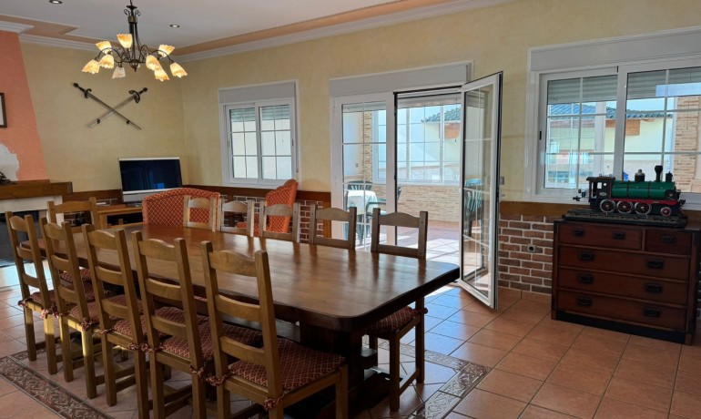 Venta - Casa -
Los Montesinos