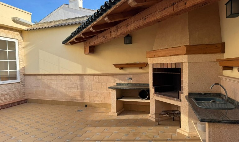 Venta - Casa -
Los Montesinos