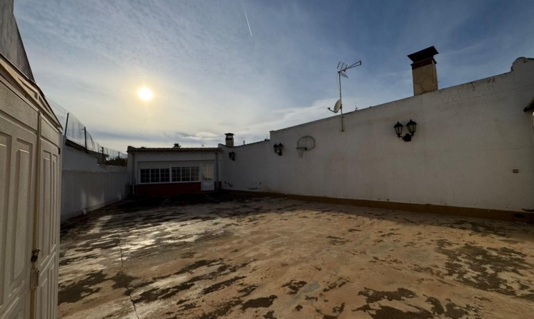 Venta - Casa -
Los Montesinos