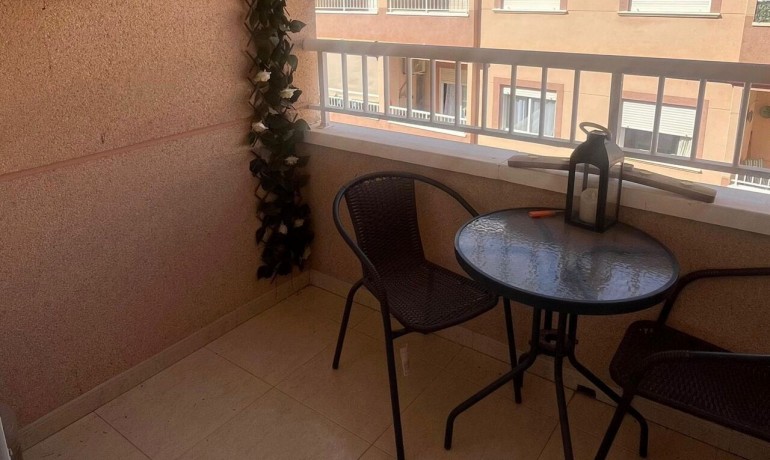 Venta - Apartamento / piso -
Algorfa