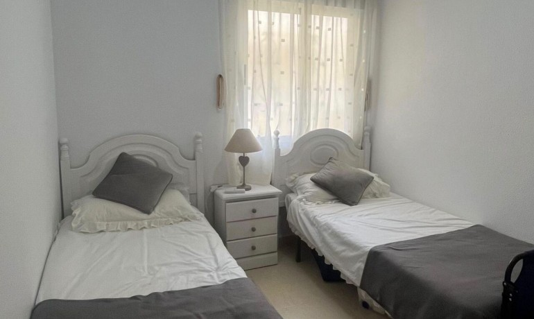 Venta - Apartamento / piso -
Algorfa