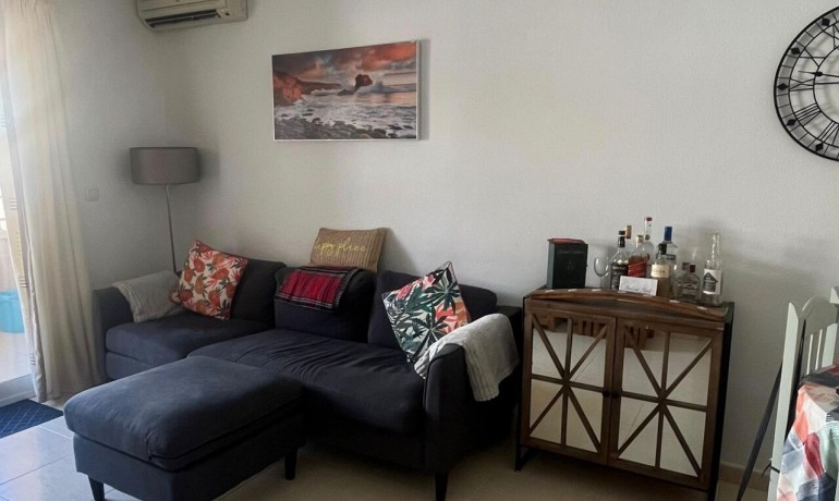 Venta - Apartamento / piso -
Algorfa