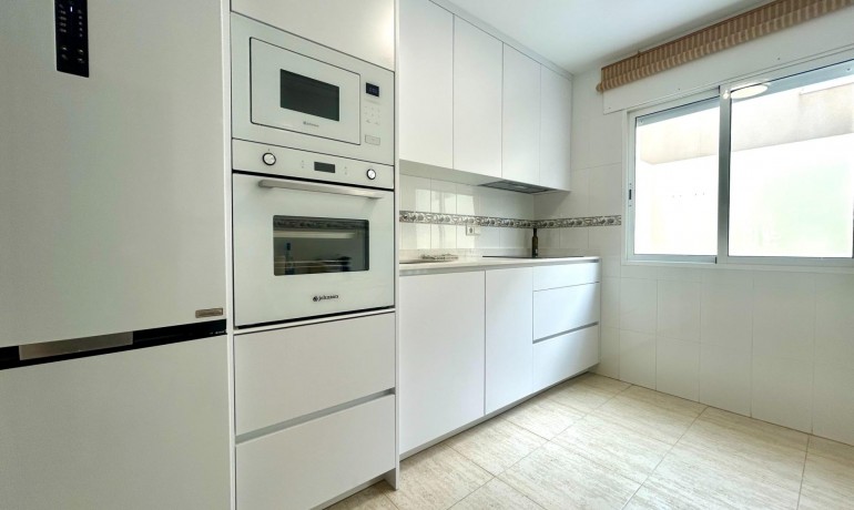 Herverkoop - Huis -
Orihuela Costa* - Campoamor