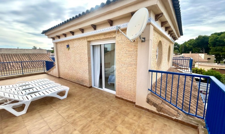 Herverkoop - Huis -
Orihuela Costa* - Campoamor