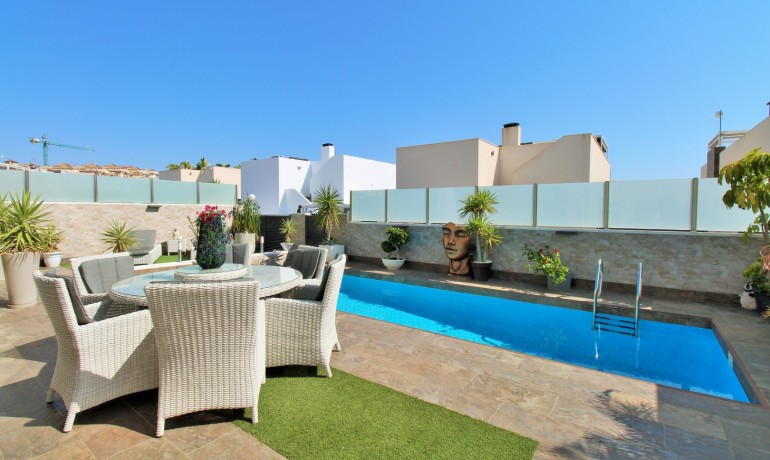 Venta - Villa -
Villamartin