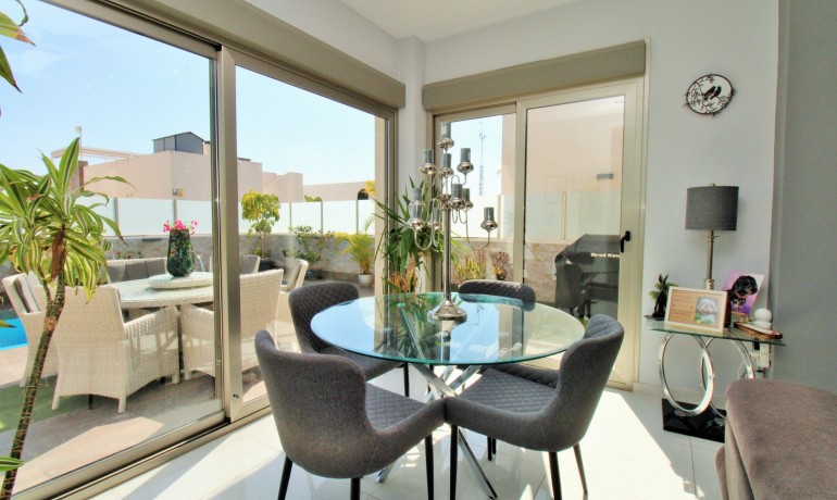 Venta - Villa -
Villamartin