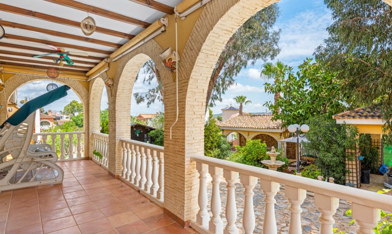 Sale - Villa -
Jacarilla