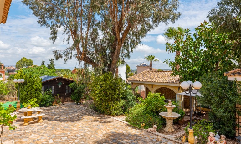 Sale - Villa -
Jacarilla