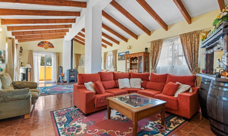 Sale - Villa -
Jacarilla