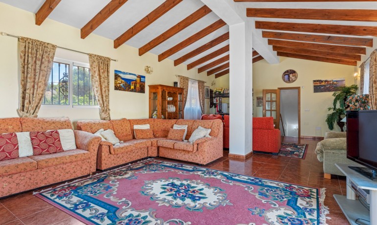 Sale - Villa -
Jacarilla