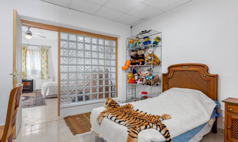 Sale - Villa -
Jacarilla