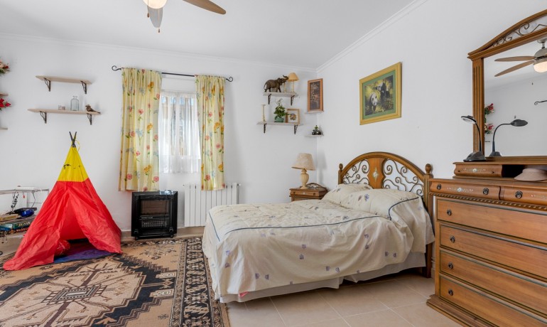 Sale - Villa -
Jacarilla