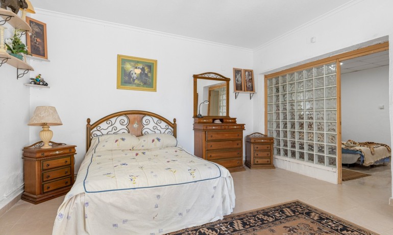Sale - Villa -
Jacarilla
