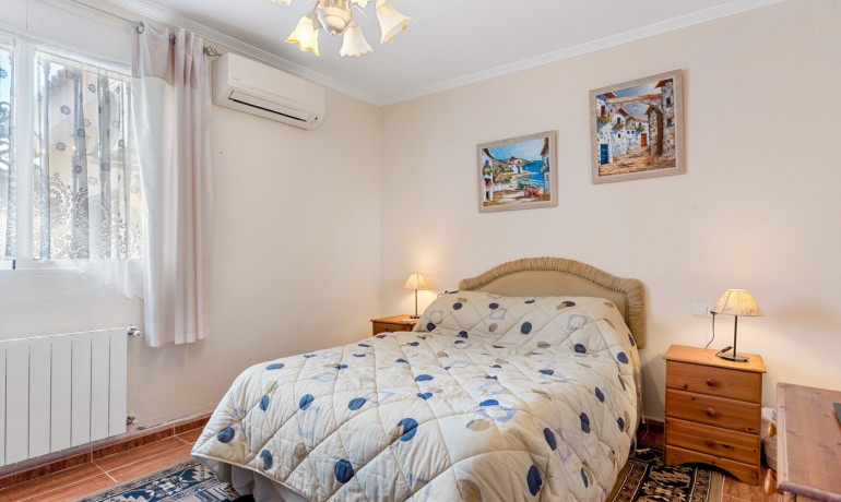 Sale - Villa -
Jacarilla