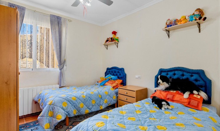 Sale - Villa -
Jacarilla