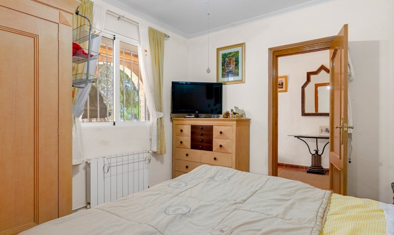 Sale - Villa -
Jacarilla