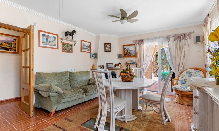 Sale - Villa -
Jacarilla