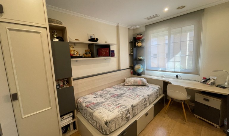 Herverkoop - Huis -
Elche* - Centro