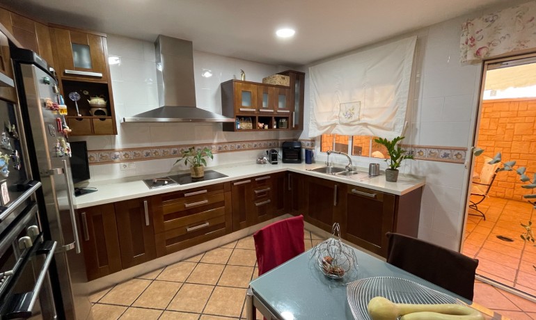 Herverkoop - Huis -
Elche* - Centro