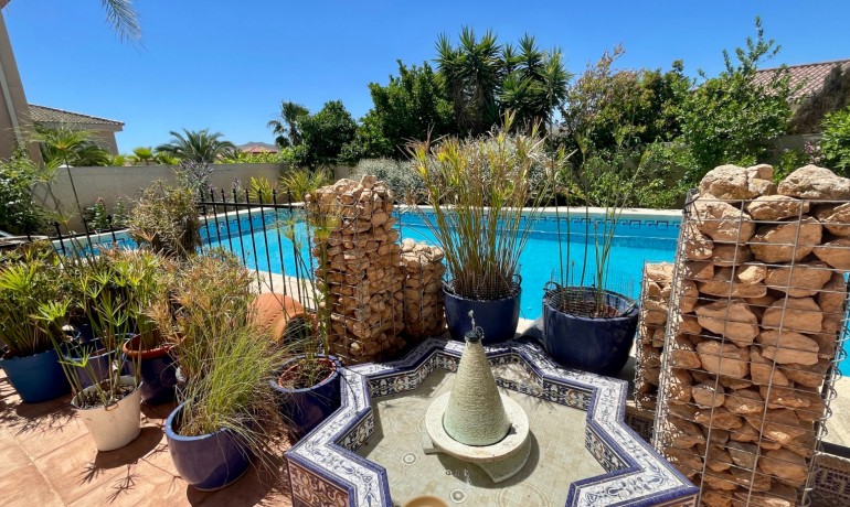 Sale - Villa -
Hondón de las Nieves - Hondón de las Nieves*