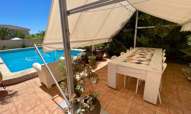 Sale - Villa -
Hondón de las Nieves - Hondón de las Nieves*