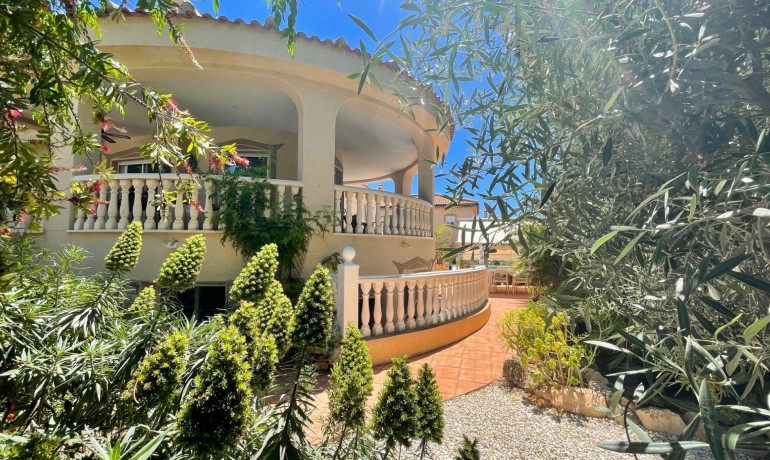 Sale - Villa -
Hondón de las Nieves - Hondón de las Nieves*