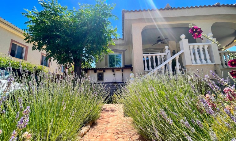 Sale - Villa -
Hondón de las Nieves - Hondón de las Nieves*