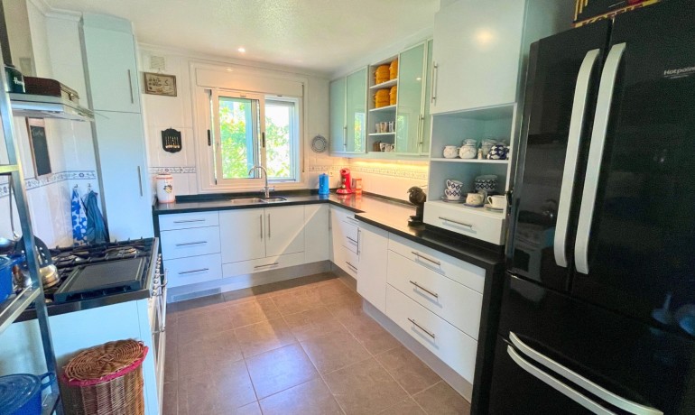 Sale - Villa -
Hondón de las Nieves - Hondón de las Nieves*