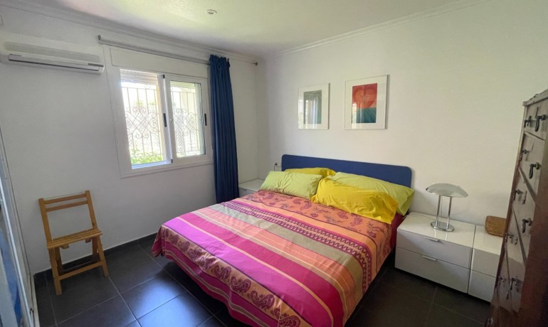 Sale - Villa -
Hondón de las Nieves - Hondón de las Nieves*