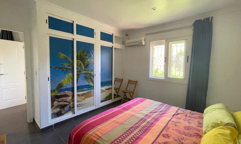 Sale - Villa -
Hondón de las Nieves - Hondón de las Nieves*