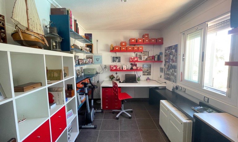 Sale - Villa -
Hondón de las Nieves - Hondón de las Nieves*