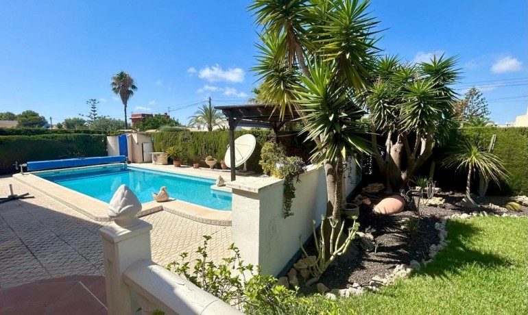 Herverkoop - Villa -
Orihuela Costa* - Cabo Roig