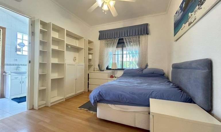 Herverkoop - Villa -
Orihuela Costa* - Cabo Roig