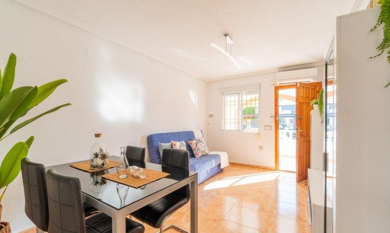 Herverkoop - Huis -
Torrevieja* - El limonar