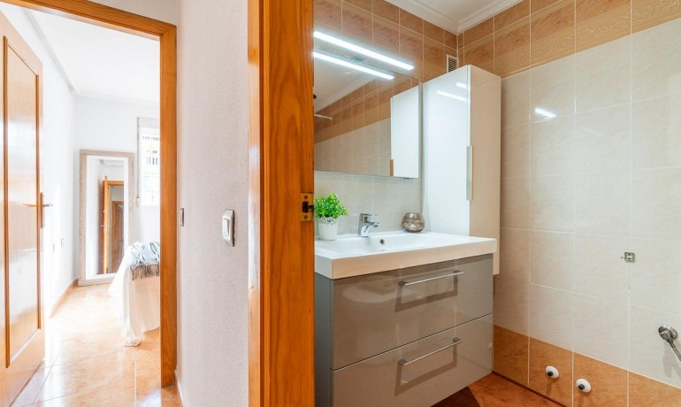 Herverkoop - Huis -
Torrevieja* - El limonar