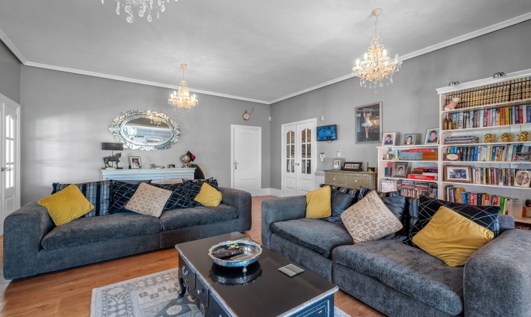 Herverkoop - Finca / Landgoed -
Almoradi - Las Heredades