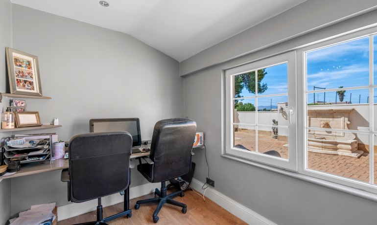 Herverkoop - Finca / Landgoed -
Almoradi - Las Heredades