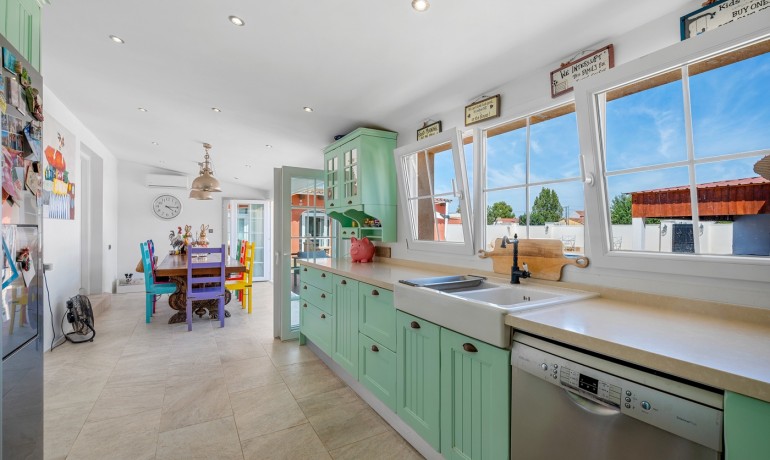 Herverkoop - Finca / Landgoed -
Almoradi - Las Heredades