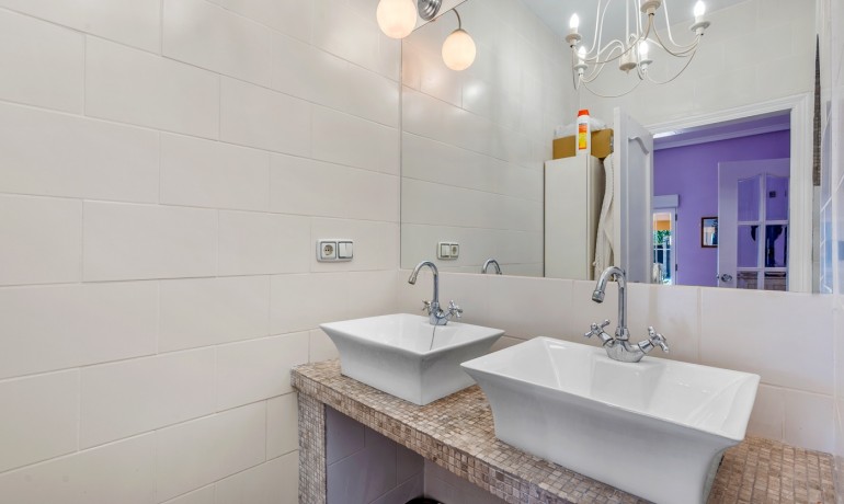 Herverkoop - Finca / Landgoed -
Almoradi - Las Heredades