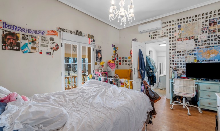 Herverkoop - Finca / Landgoed -
Almoradi - Las Heredades