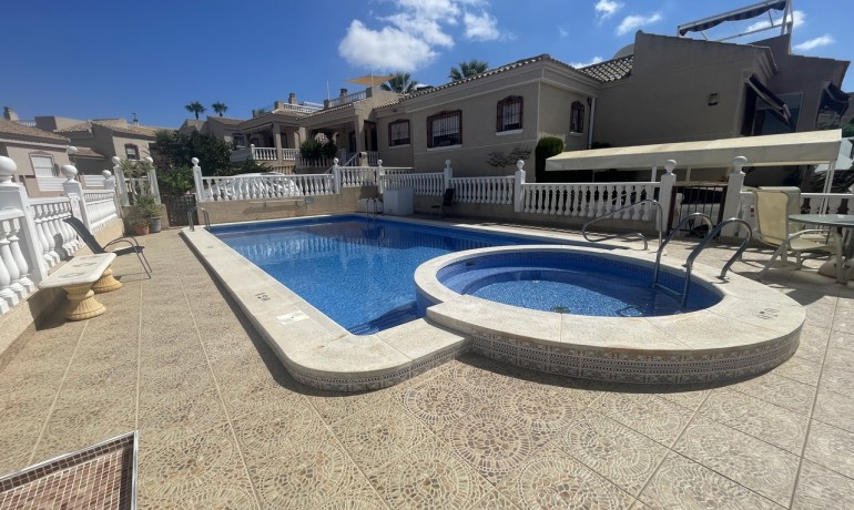 Herverkoop - Villa -
Algorfa* - Algorfa