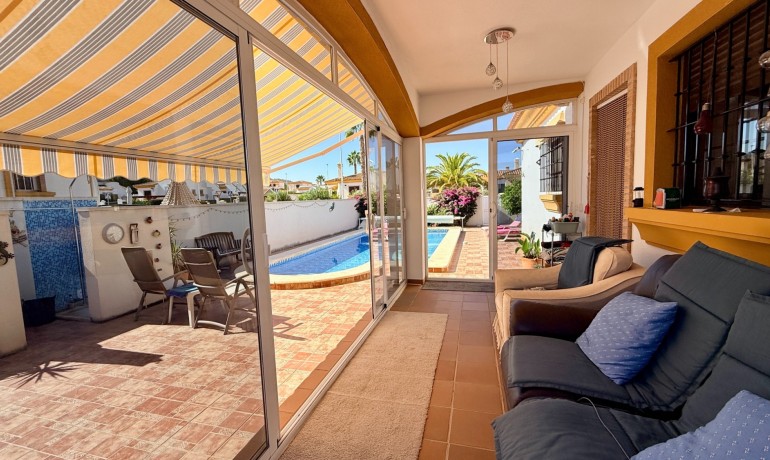 Sale - Villa -
Hondón de las Nieves - Hondón de las Nieves*