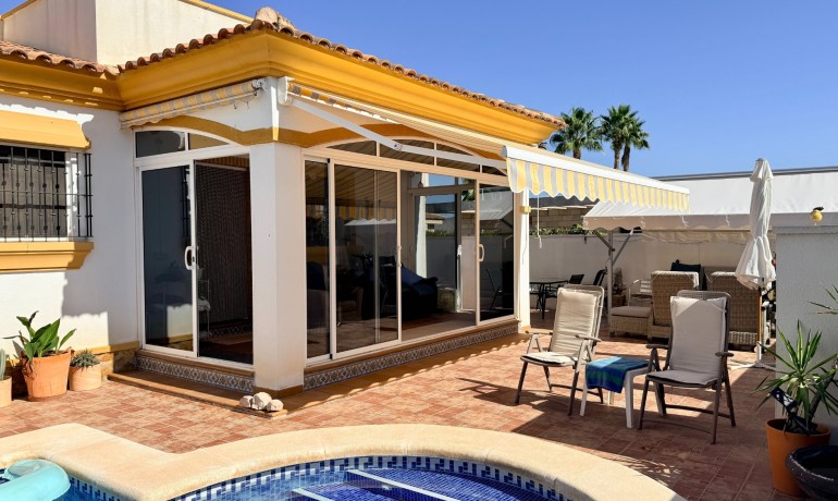 Sale - Villa -
Hondón de las Nieves - Hondón de las Nieves*